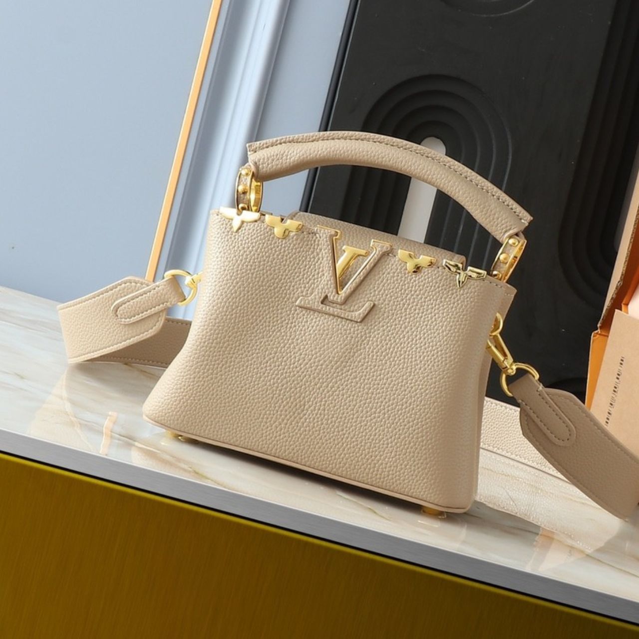 Louis Vuitton Capucines Mini Galet 20Cm M11342 - Image 2