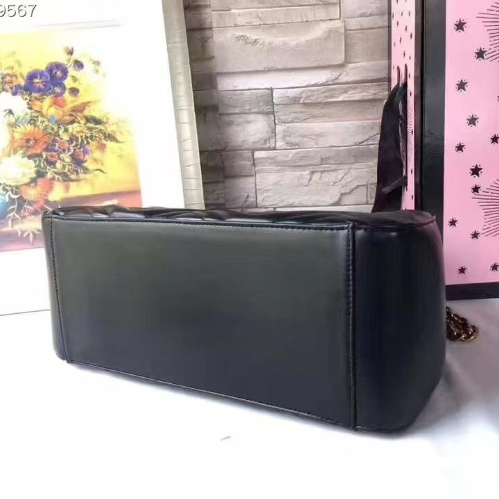 1000-x-1000-Detail-2025-09-21T193759.370