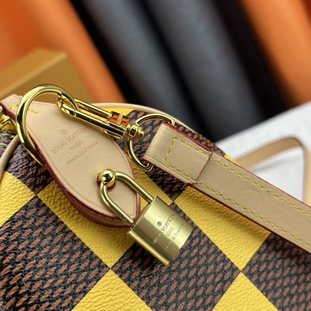 1000 x 1000 (Detail) (3)