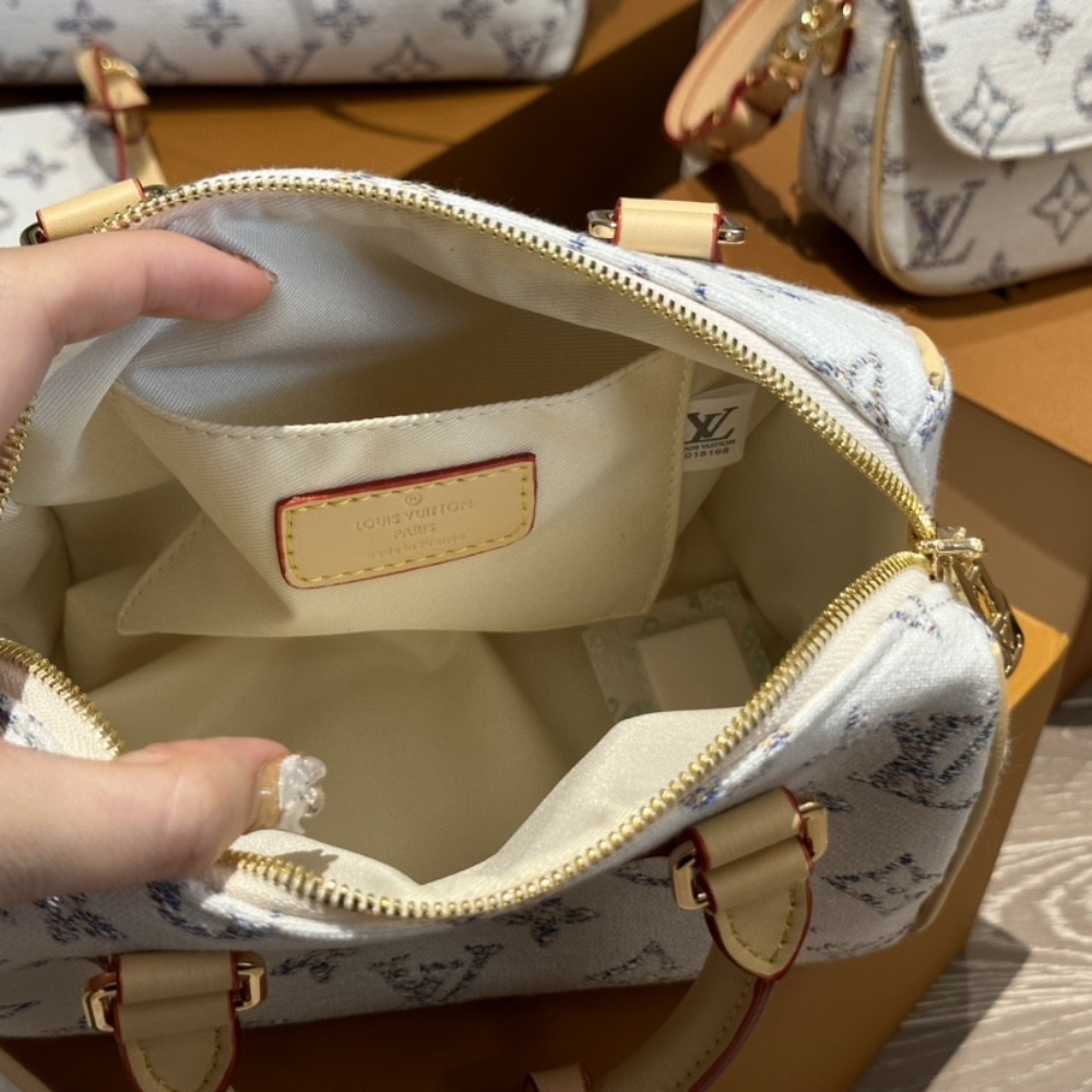 1000 x 1000 (Detail) (35)