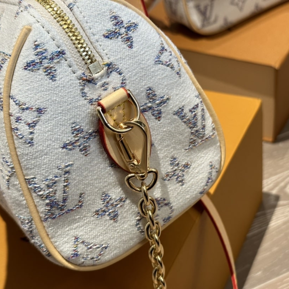 1000 x 1000 (Detail) (36)