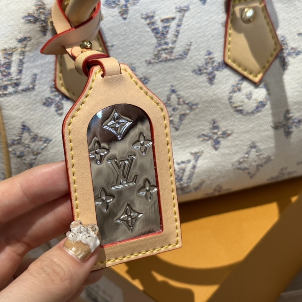 1000 x 1000 (Detail) (38)