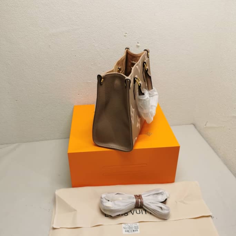 1000 x 1000 (Detail) (48)