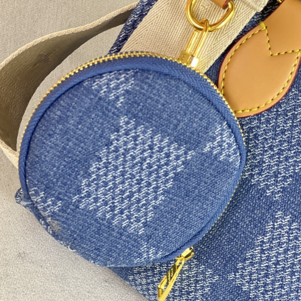 1000 x 1000 (Detail) (53)