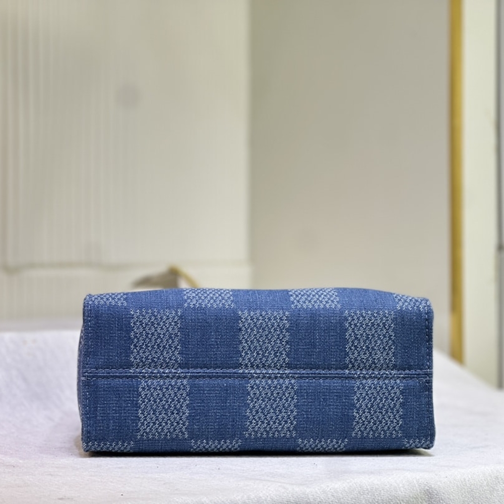 1000 x 1000 (Detail) (54)