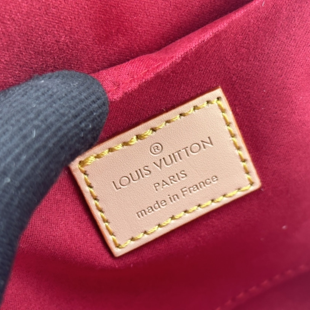 1000 x 1000 (Detail) (90)