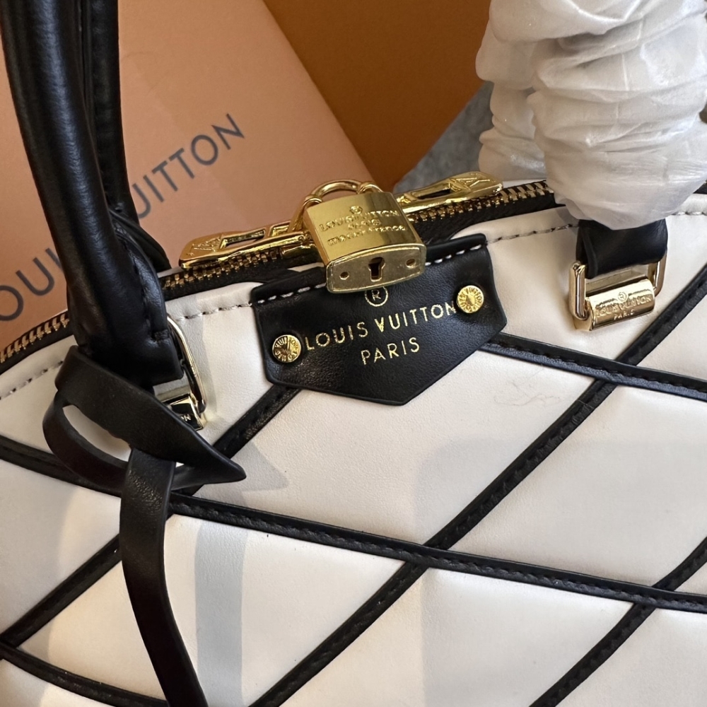 1000 x 1000 (Detail) (97)