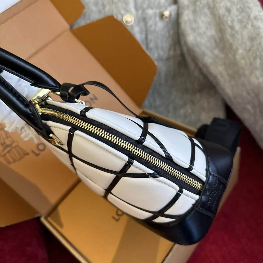 1000 x 1000 (Detail) (98)