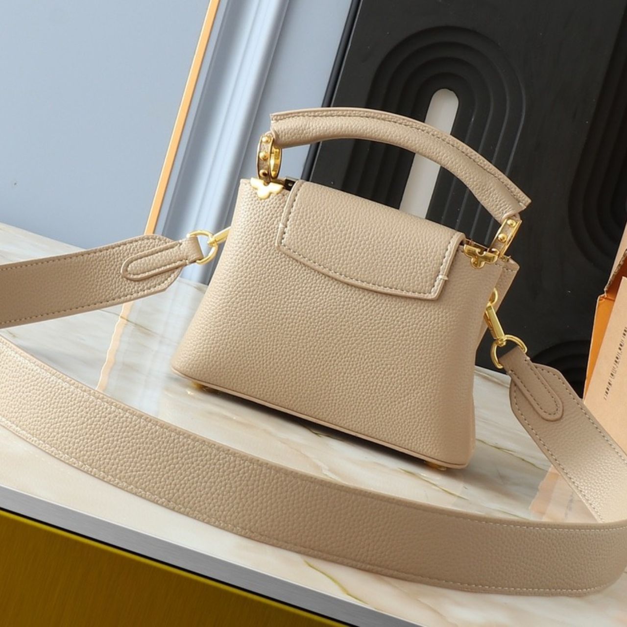 Louis Vuitton Capucines Mini Galet 20Cm M11342 - Image 4