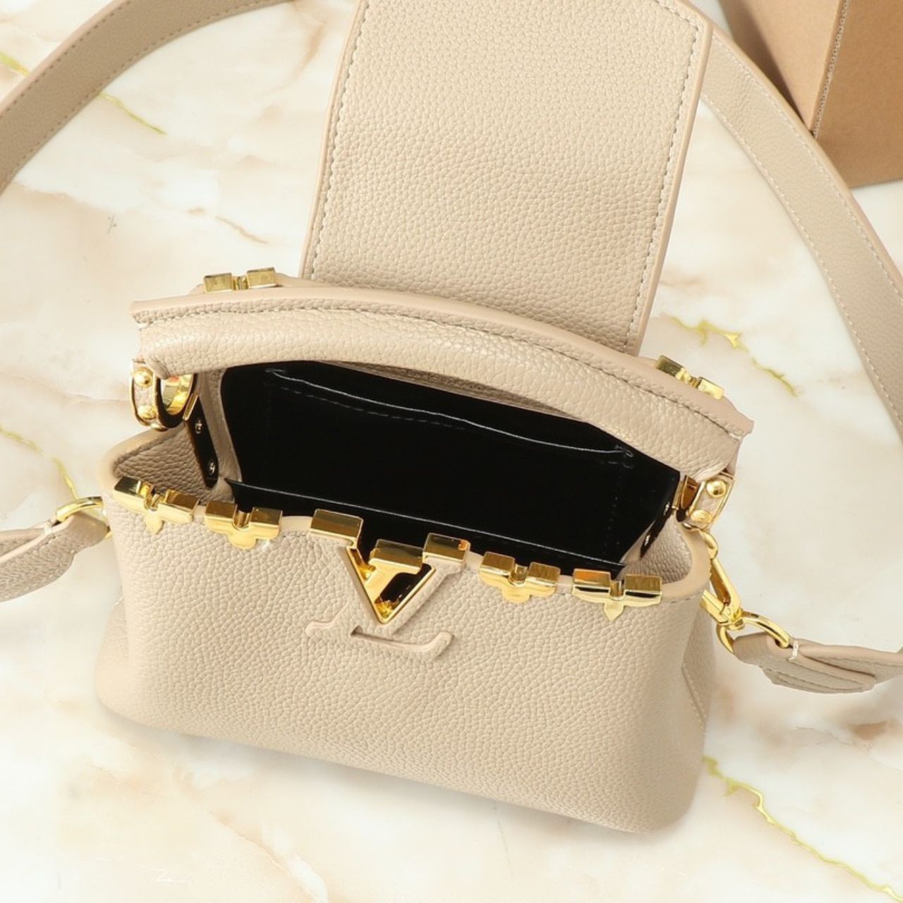 Louis Vuitton Capucines Mini Galet 20Cm M11342 - Image 6