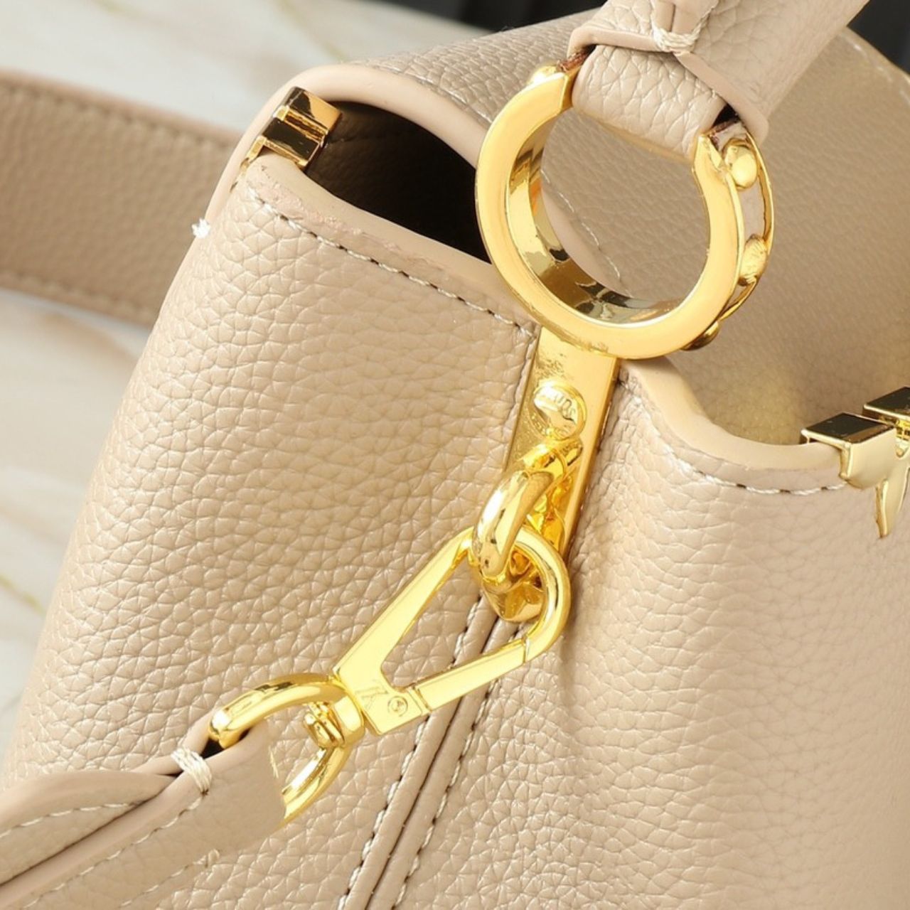 Louis Vuitton Capucines Mini Galet 20Cm M11342 - Image 8