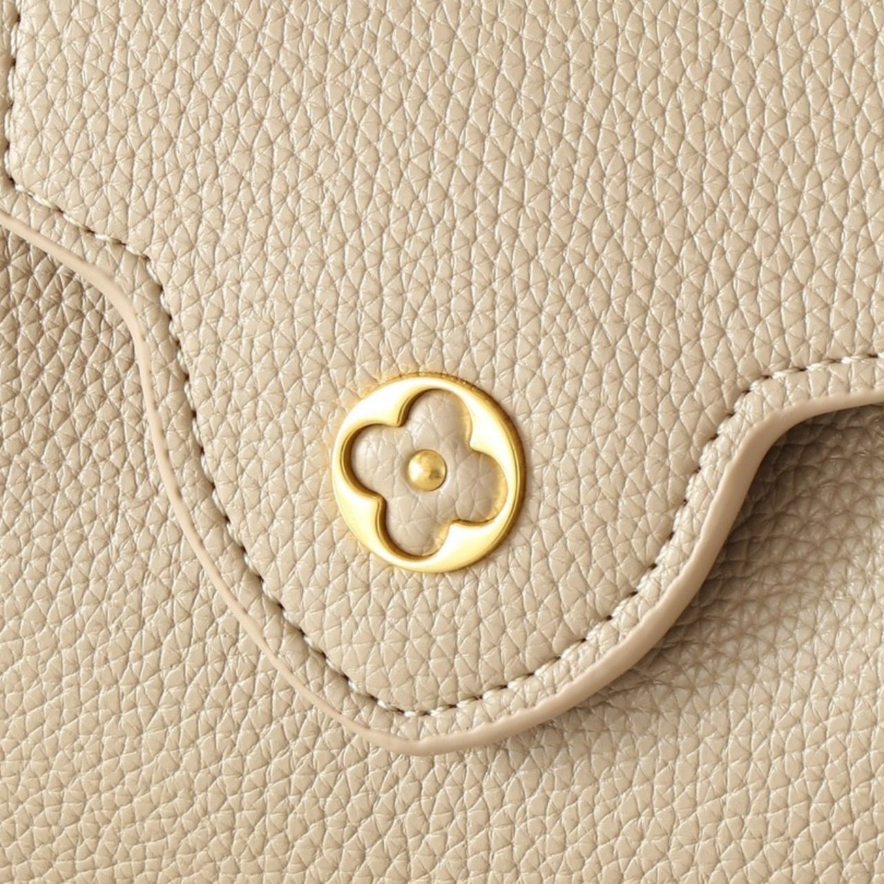Louis Vuitton Capucines Mini Galet 20Cm M11342 - Image 9