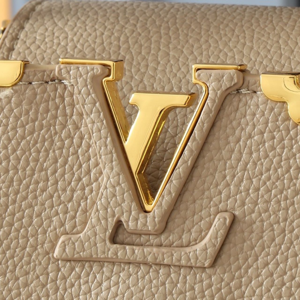 Louis Vuitton Capucines Mini Galet 20Cm M11342 - Image 10