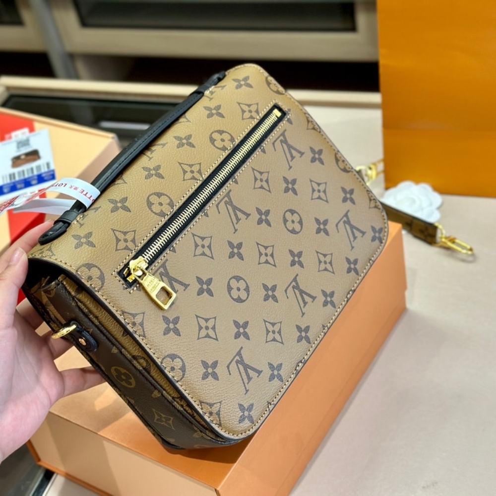 Copy of 1000 x 1000 (Detail) (29)