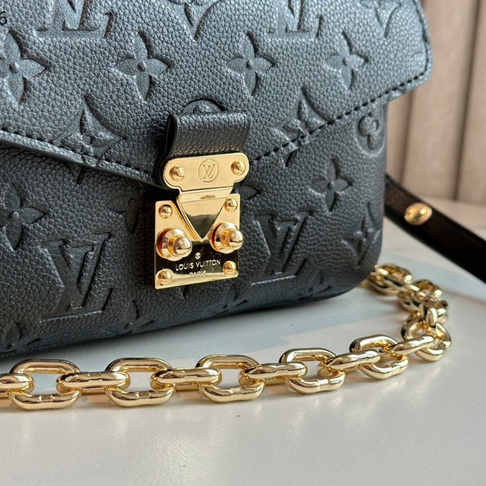 Copy of 1000 x 1000 (Detail) (39)