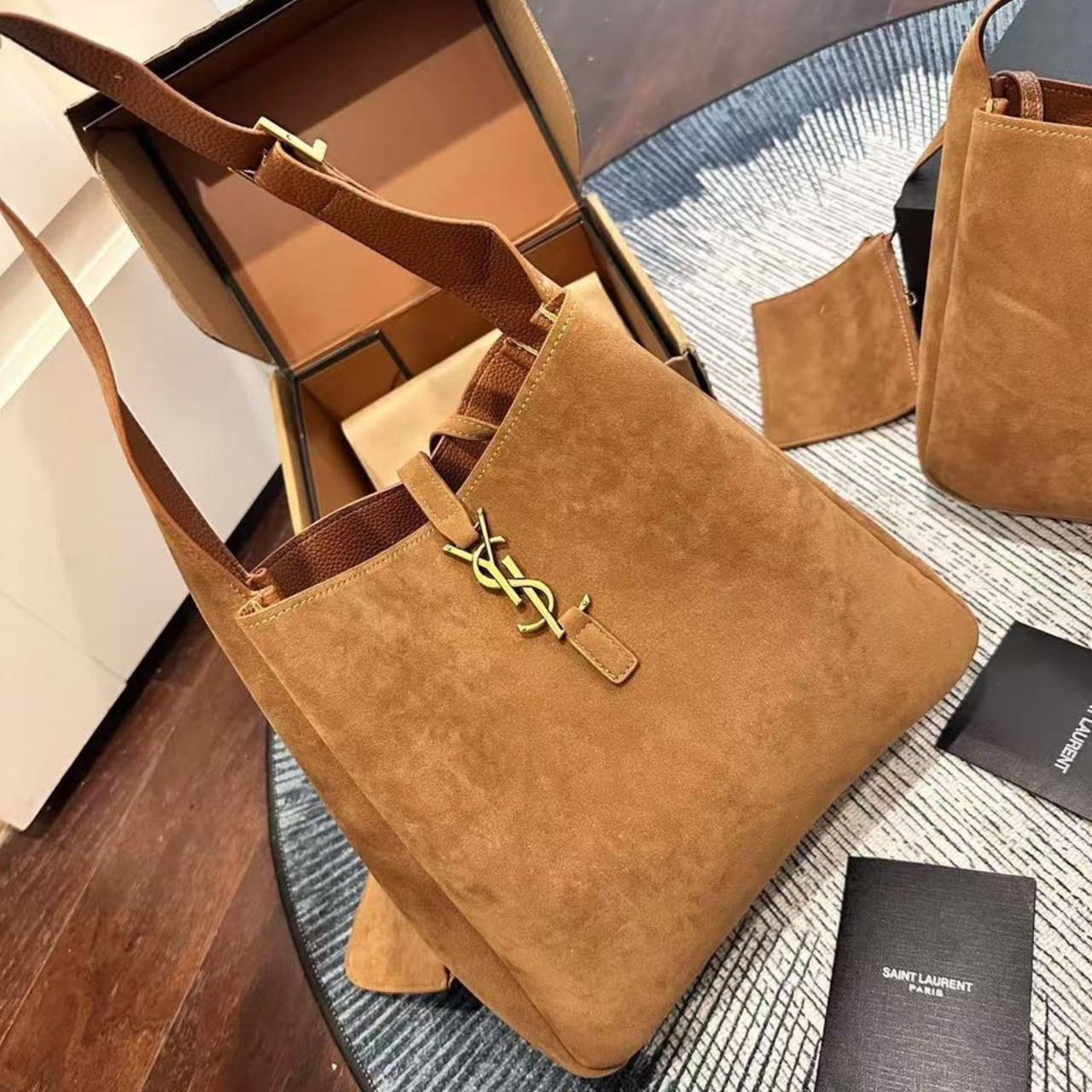 Saint Laurent Le 5 A 7 Supple In Suede Golden Brown 24Cm - Image 3