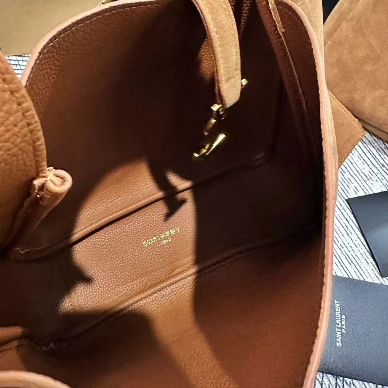 Saint Laurent Le 5 A 7 Supple In Suede Golden Brown 24Cm - Image 8