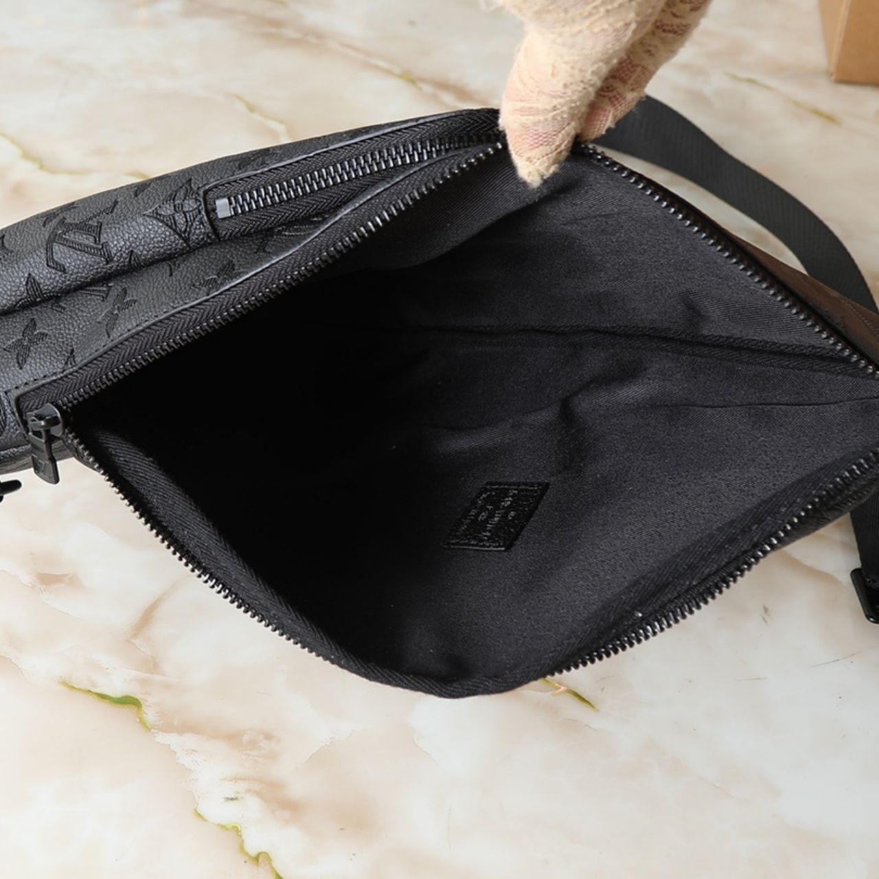 Louis Vuitton Duo Slingbag Black 42cm M26730 - Image 7