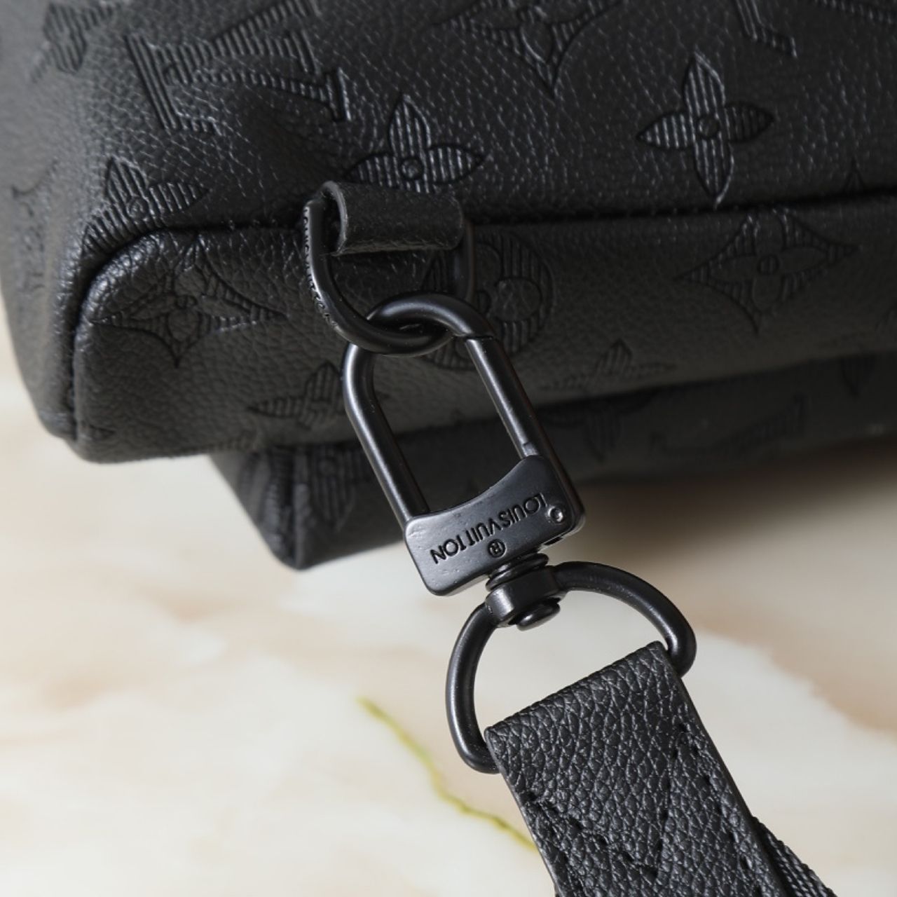 Louis Vuitton Duo Slingbag Black 42cm M26730 - Image 9