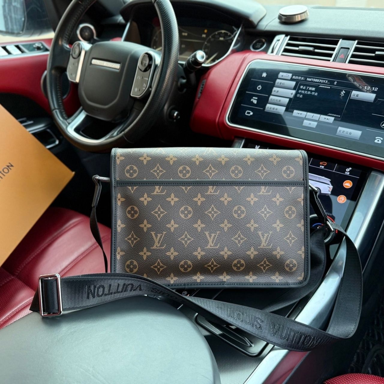Louis Vuitton Messenger Bag Monogram Brown 29cm - Image 6