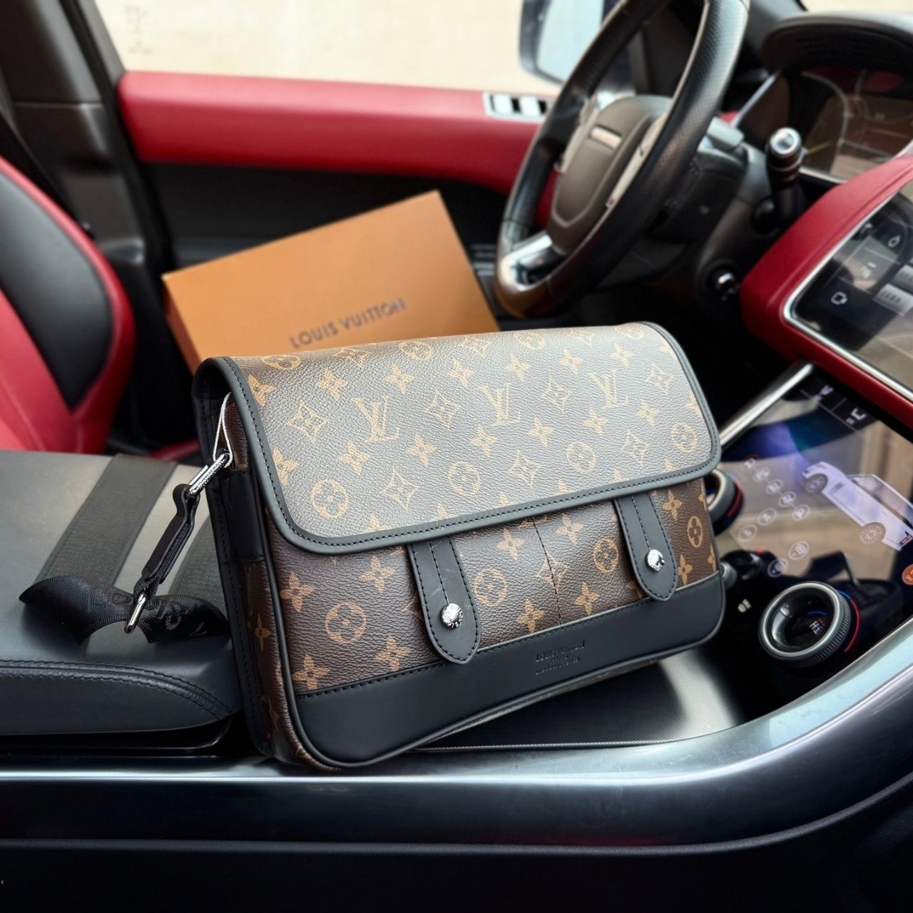 Louis Vuitton Messenger Bag Monogram Brown 29cm - Image 4