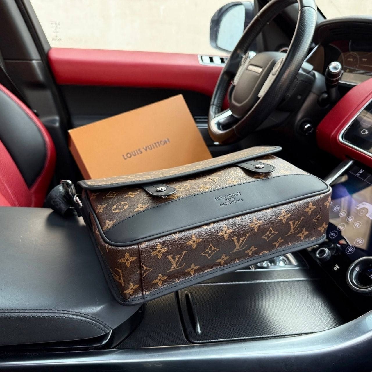 Louis Vuitton Messenger Bag Monogram Brown 29cm - Image 7