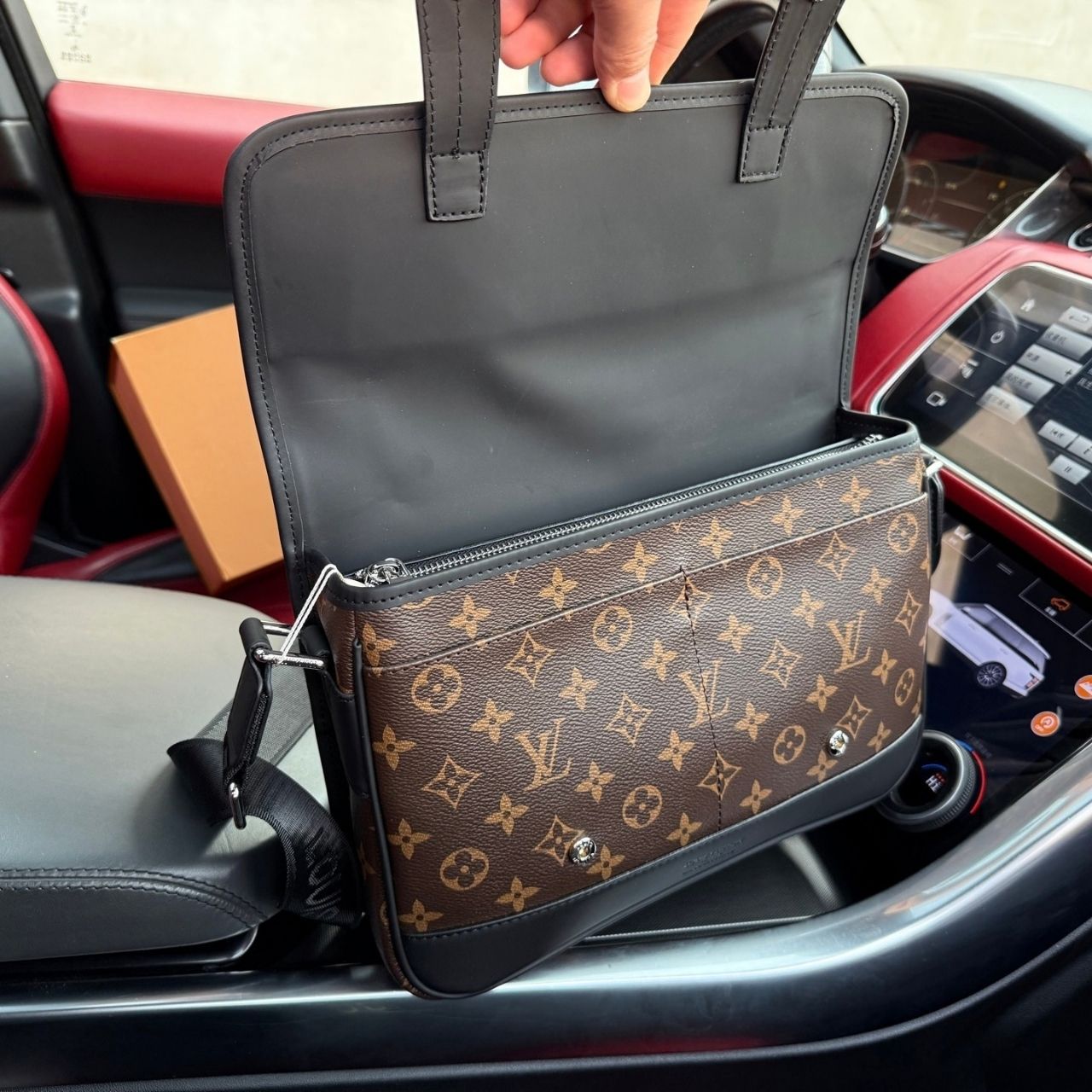 Louis Vuitton Messenger Bag Monogram Brown 29cm - Image 9