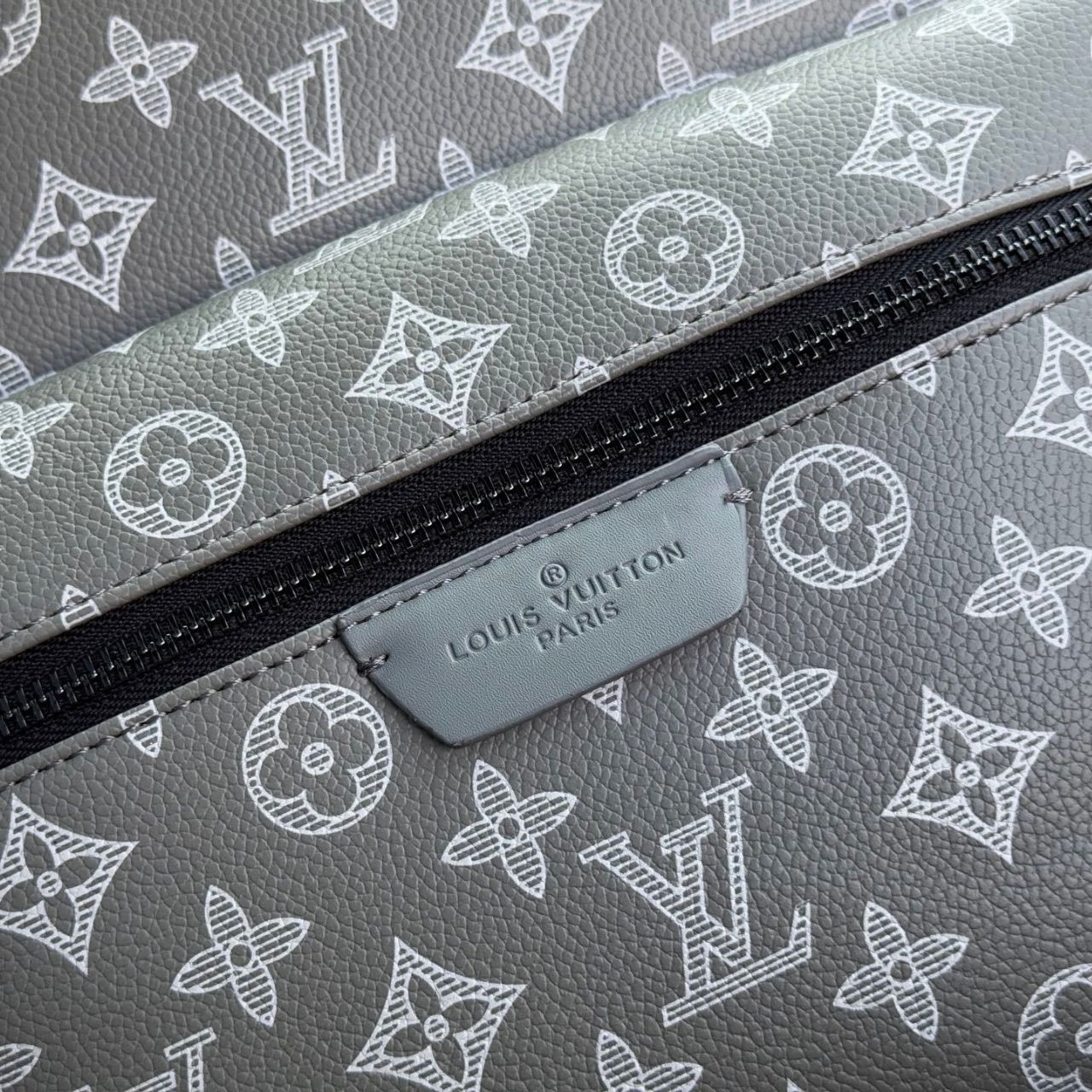 Louis Vuitton Discovery Backpack PM Monogram Gray 29cm - Image 9