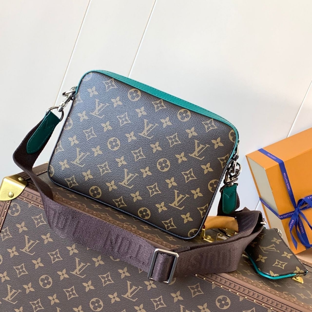 Louis Vuitton Messenger Bag Monogram Macassar Green 25cm - Image 5