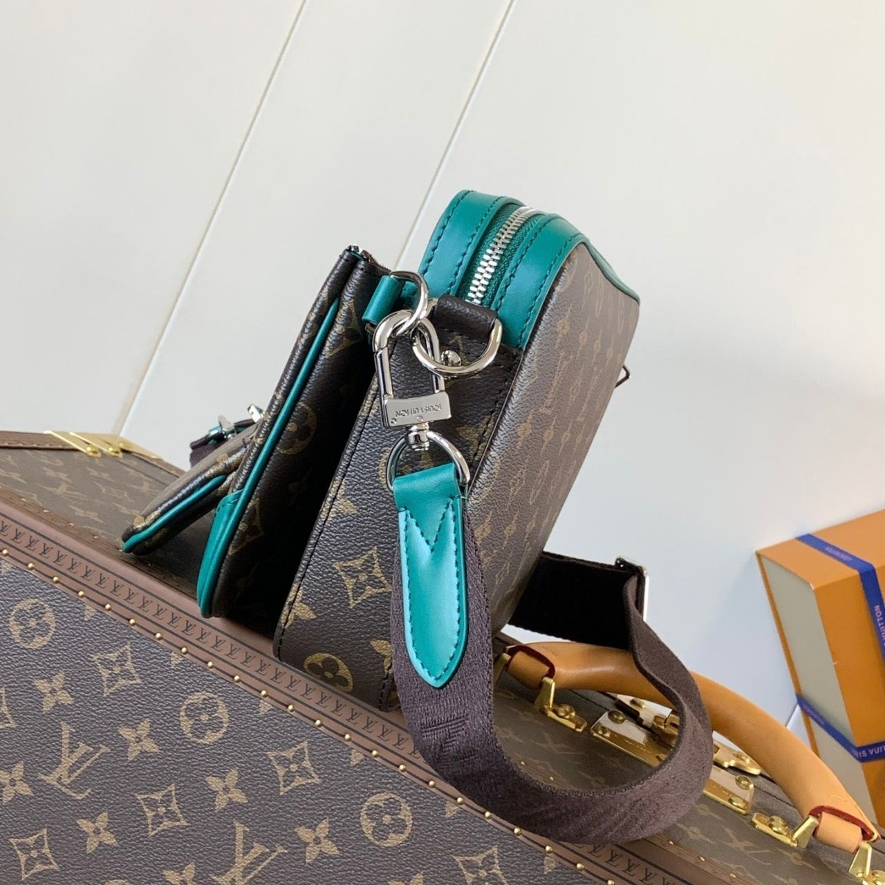 Louis Vuitton Messenger Bag Monogram Macassar Green 25cm - Image 4