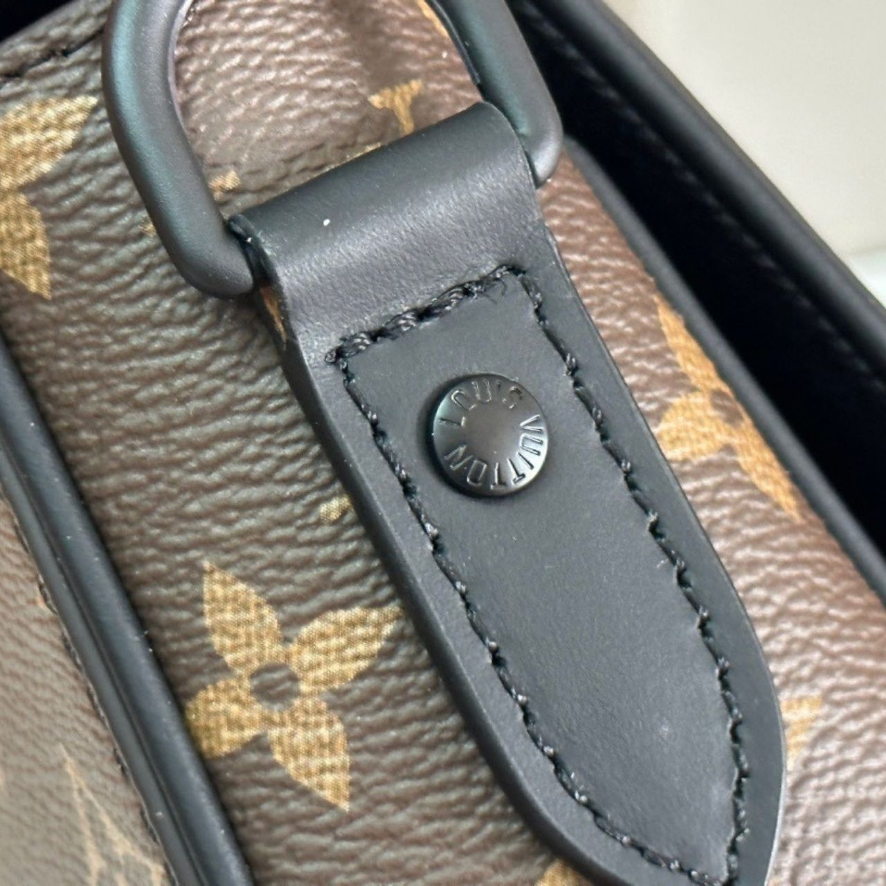 Louis Vuitton Montsouris Messenger PM Monogram Macassar 20cm M47060 - Image 8