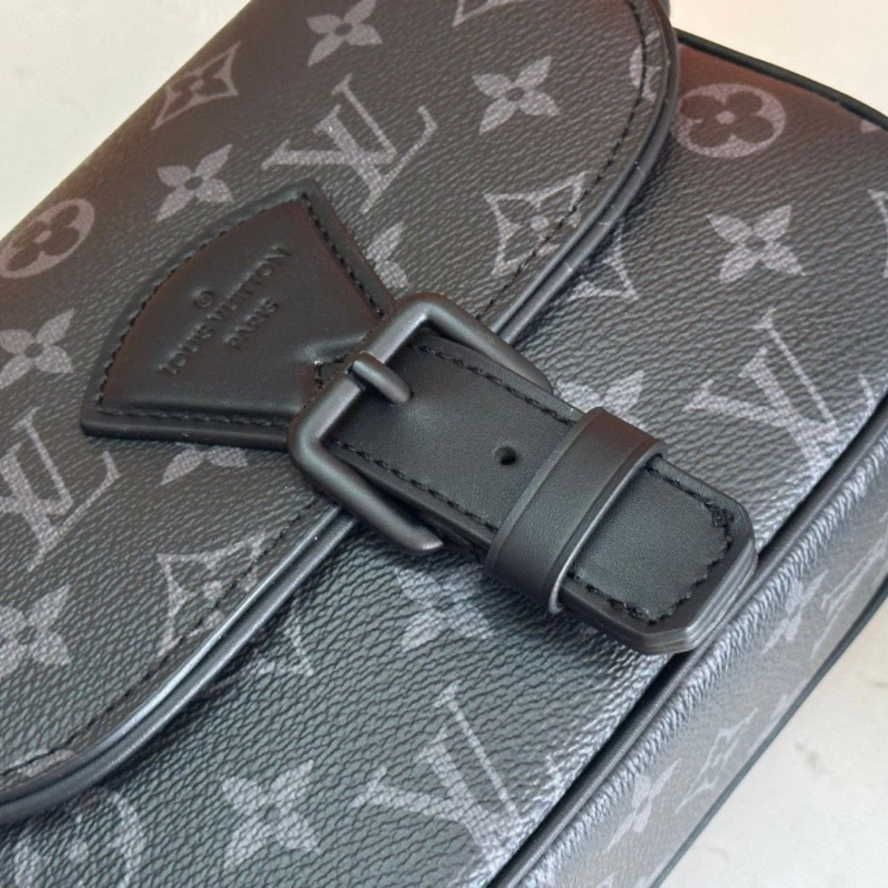 Louis Vuitton Montsouris Messenger PM Monogram Eclipse 20cm M12519 - Image 7