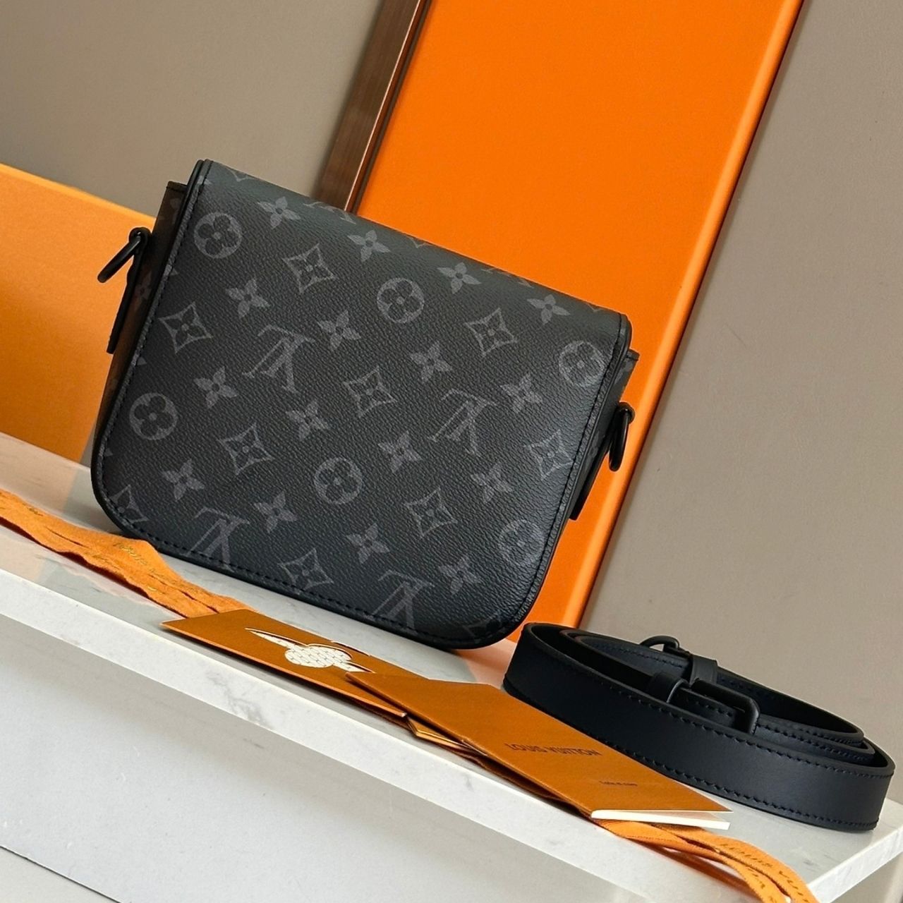 Louis Vuitton Montsouris Messenger PM Monogram Eclipse 20cm M12519 - Image 5