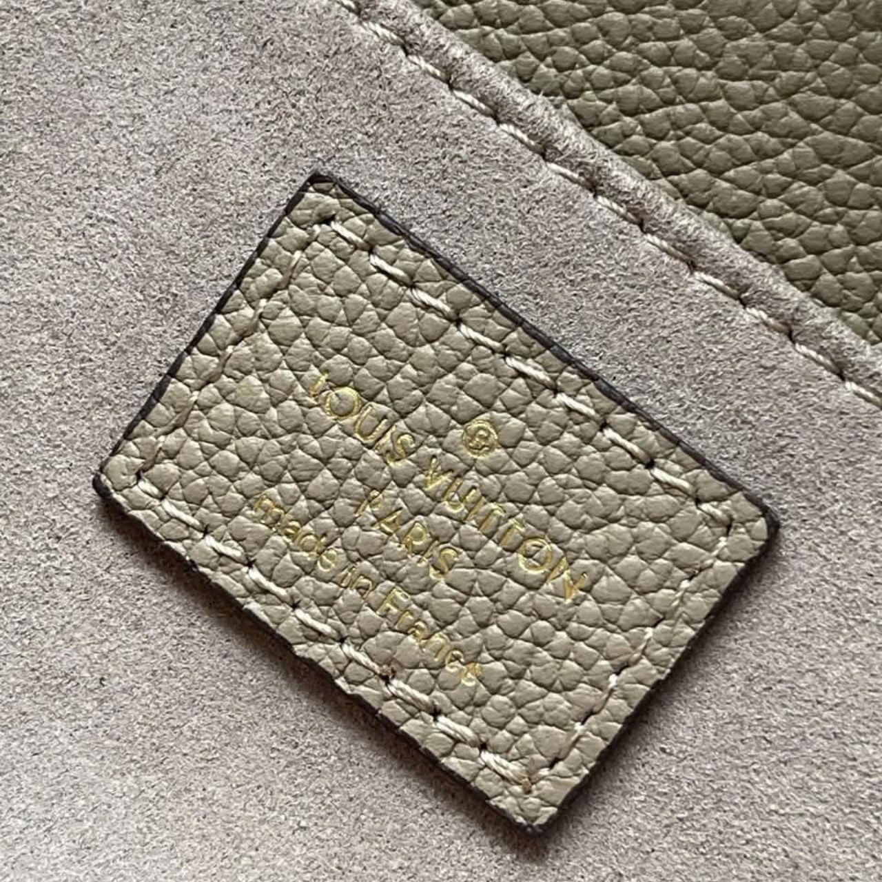 Prestige Edition – Louis Vuitton Pochette Metis East West Bag Gray Cream 21Cm M23081 - Image 9