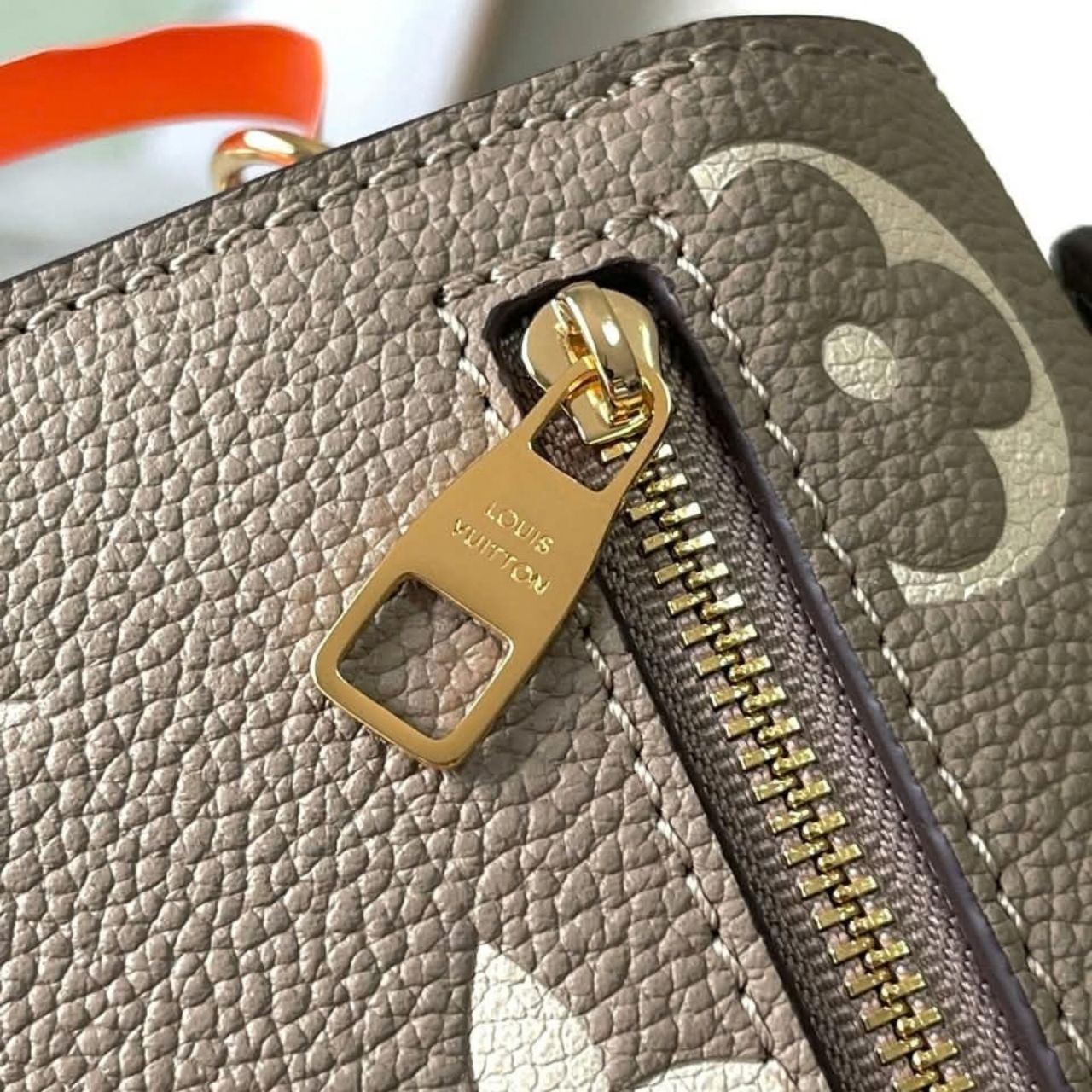 Prestige Edition – Louis Vuitton Pochette Metis East West Bag Gray Cream 21Cm M23081 - Image 8