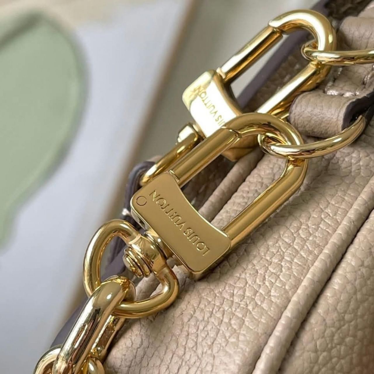 Prestige Edition – Louis Vuitton Pochette Metis East West Bag Gray Cream 21Cm M23081 - Image 7