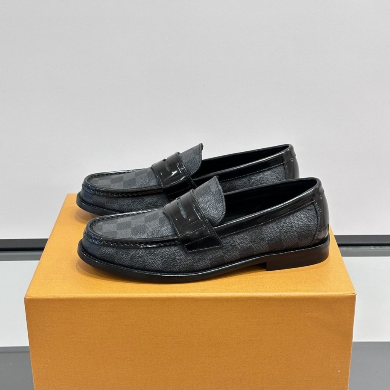 Louis Vuitton Major Loafer Damier Graphite Black - Image 4