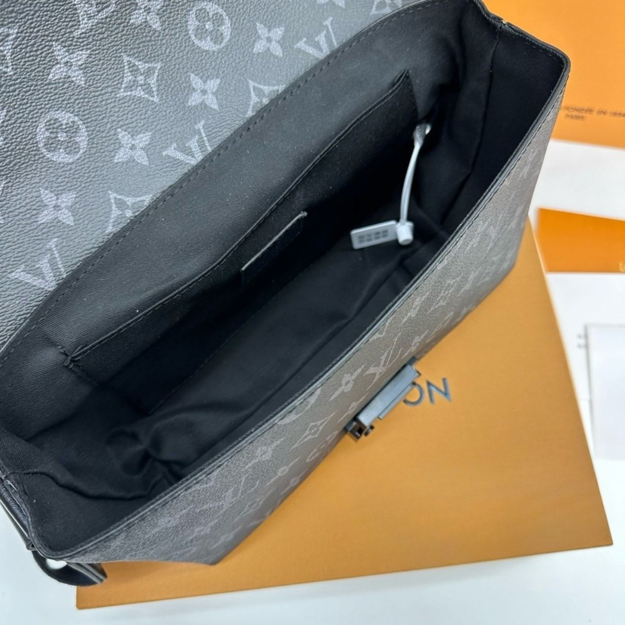 Louis Vuitton S-Cape Messenger Monogram Eclipse 25cm M46794 - Image 9