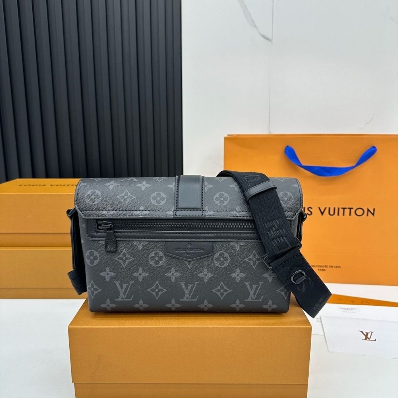 Louis Vuitton S-Cape Messenger Monogram Eclipse 25cm M46794 - Image 5