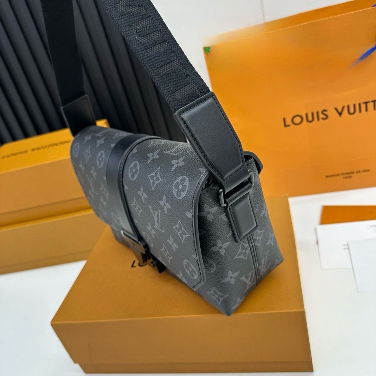 Louis Vuitton S-Cape Messenger Monogram Eclipse 25cm M46794 - Image 7