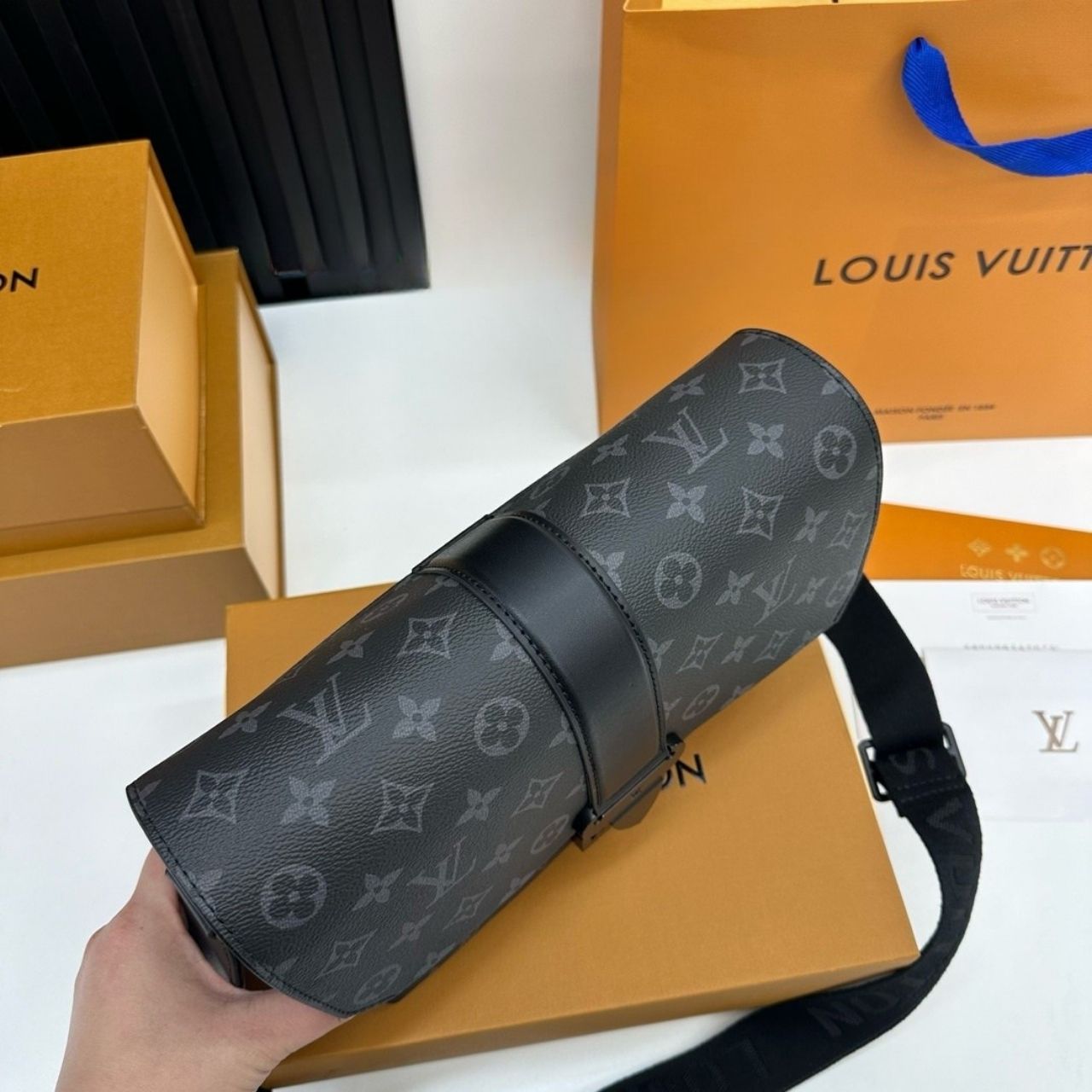 Louis Vuitton S-Cape Messenger Monogram Eclipse 25cm M46794 - Image 6