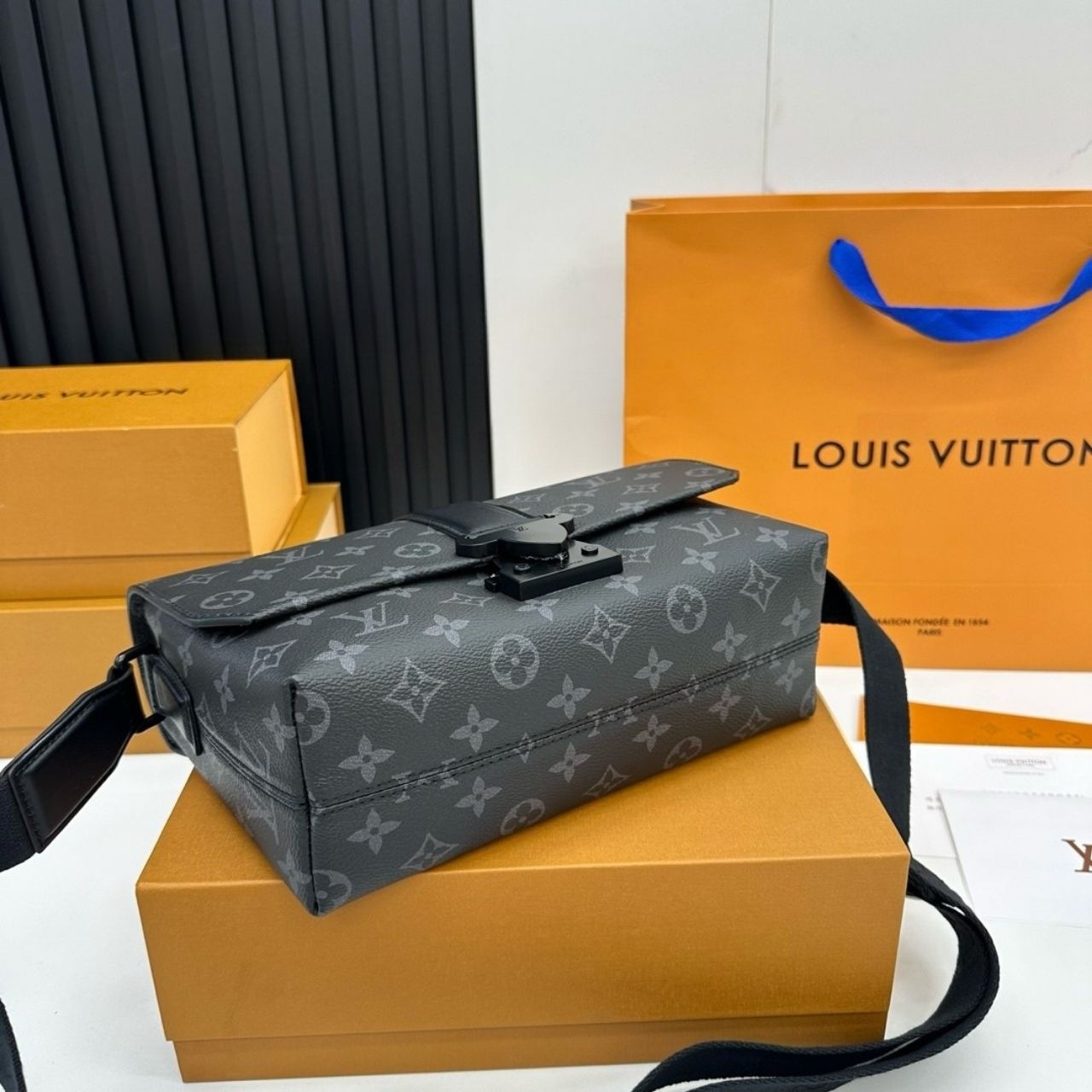 Louis Vuitton S-Cape Messenger Monogram Eclipse 25cm M46794 - Image 4