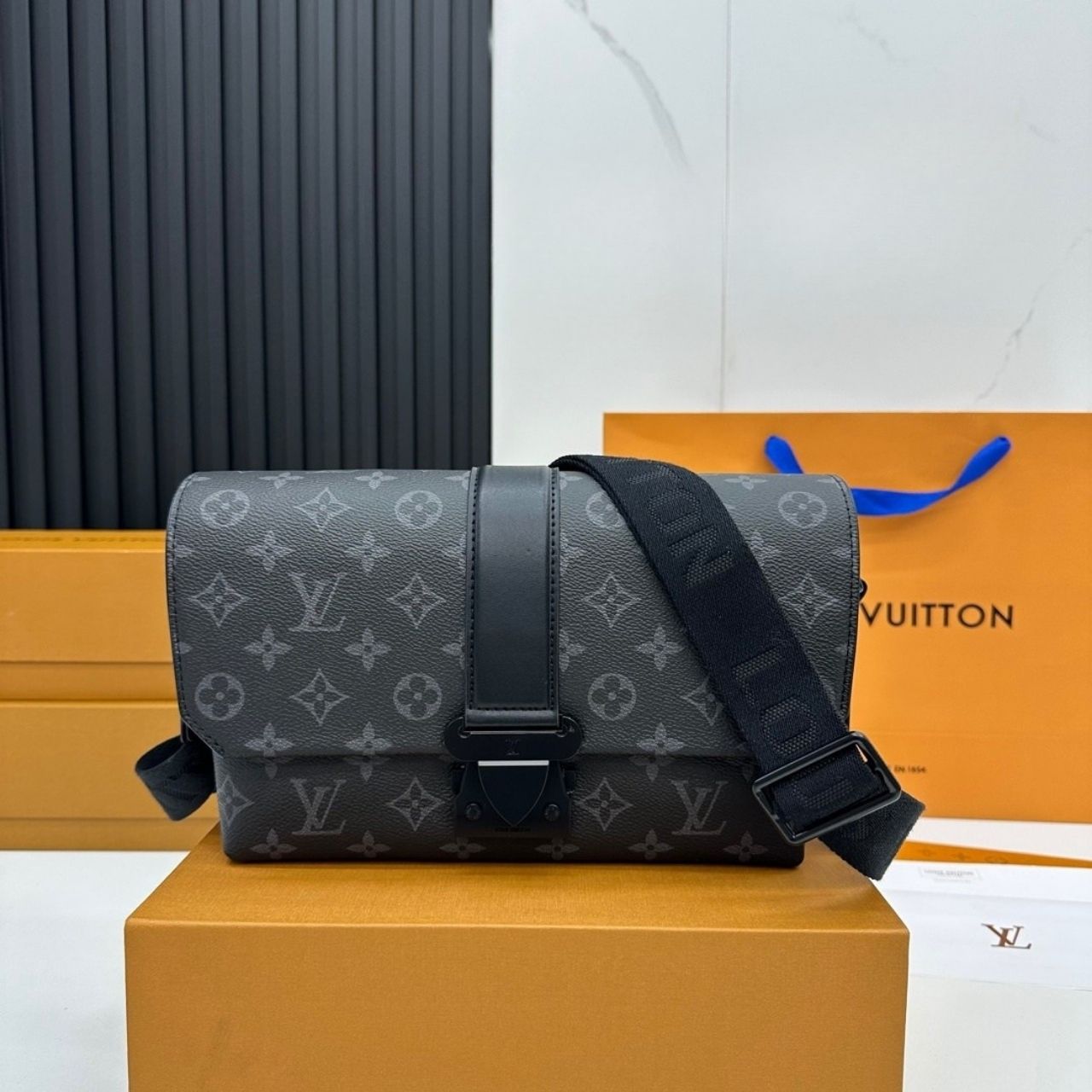 Louis Vuitton S-Cape Messenger Monogram Eclipse 25cm M46794 - Image 3